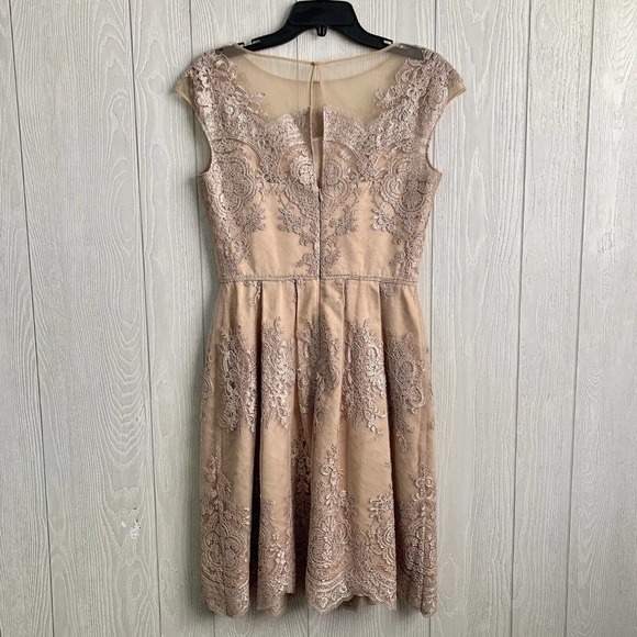 Kay Unger Beige Lace Cap Sleeve Dress Size 6 - Picture 4 of 5